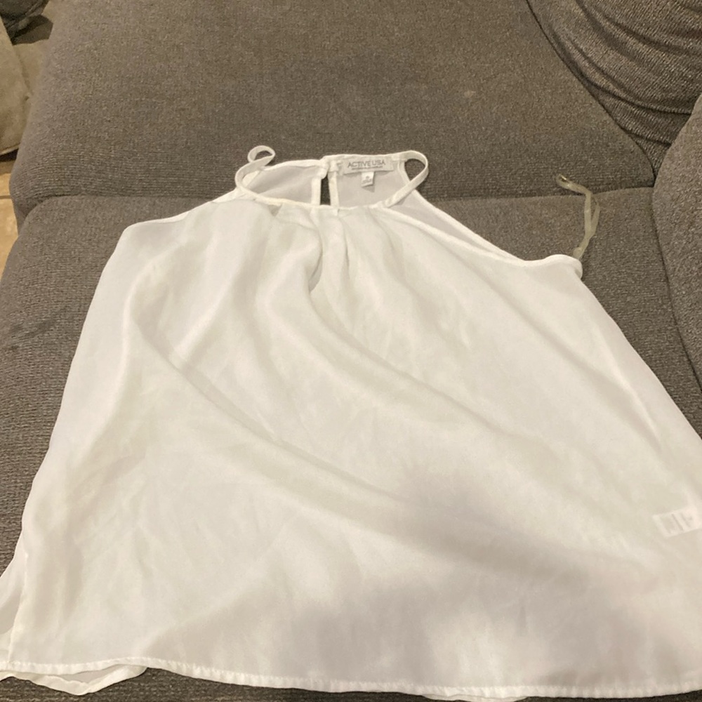 Women’s white top